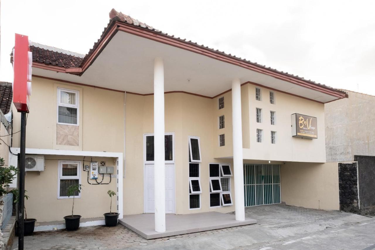 Hotel Oyo 2173 Bnv House Babarsari Maguwo Exteriér fotografie